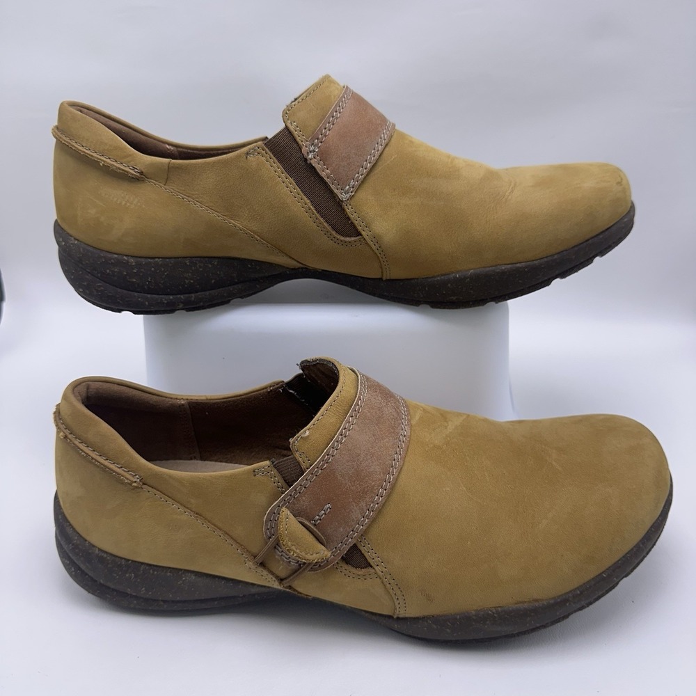 Clarks Roseville Dot Loafers Women's Size 11 M Tan Nubuck Leather Slip On Shoes - Picture 6 of 9